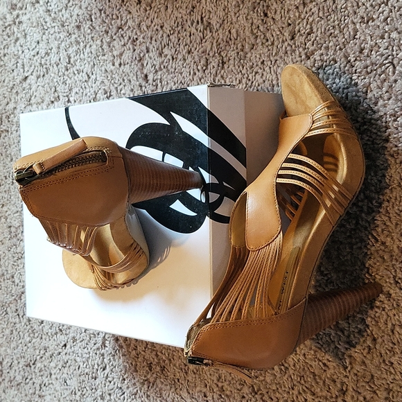 Nine West women's sandal. - Picture 3 of 3